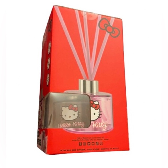 Hello Kitty lavender scented reed diffuser with oil‎ and 5 reed sticks new - Picture 1 of 3